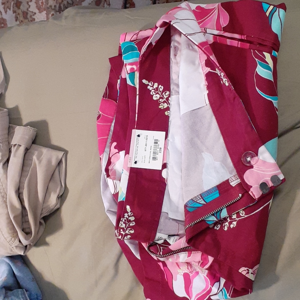 NWT Stylus Plus Size Hawaiian Floral Shorts| 22W